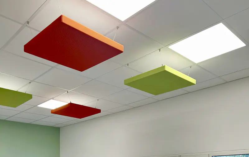 Faux plafond démontable posé par Cap Déco
