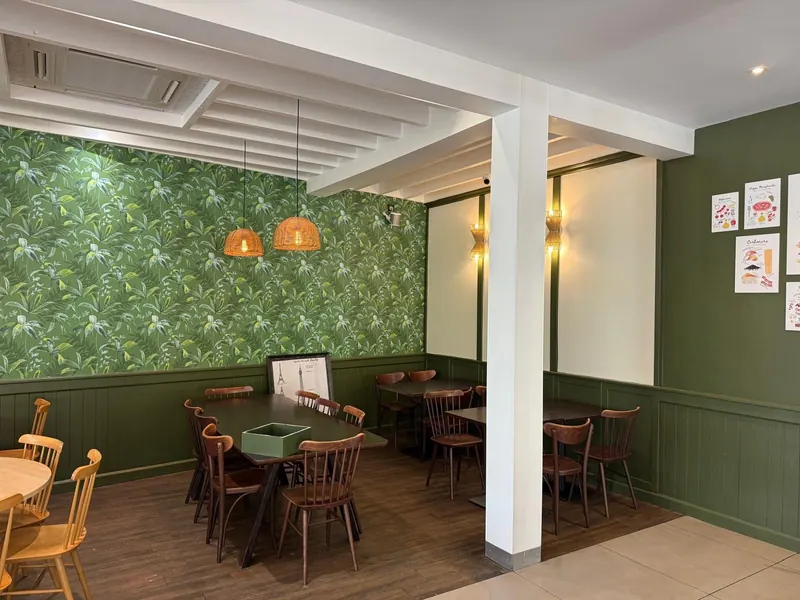 Salle du restaurant Gusto, sol et boiseries
