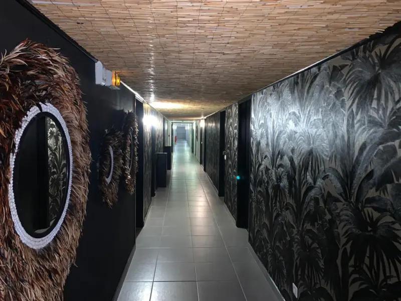 Pose de papier peint par Cap Déco en Guadeloupe