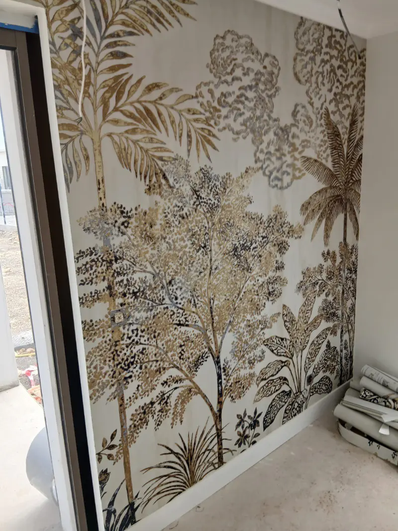 Pose d'un revêtement mural décoratif par Cap Déco