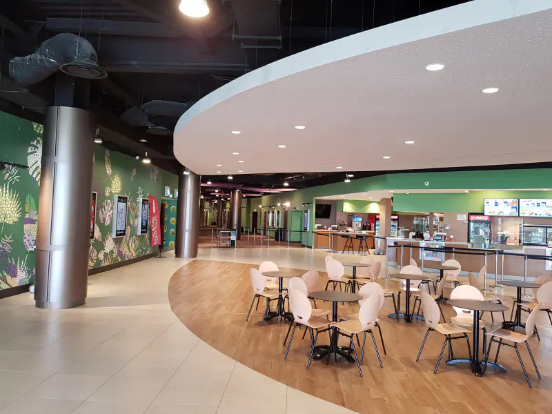 Hall du cinéma Cinéstar aménagé par Cap Déco