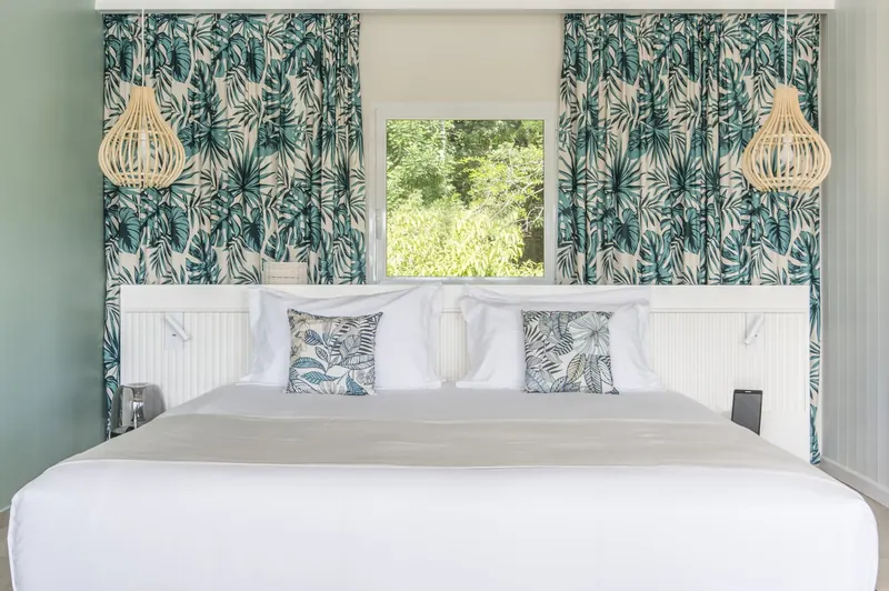 Chambre du Club Med livrée par Cap Déco
