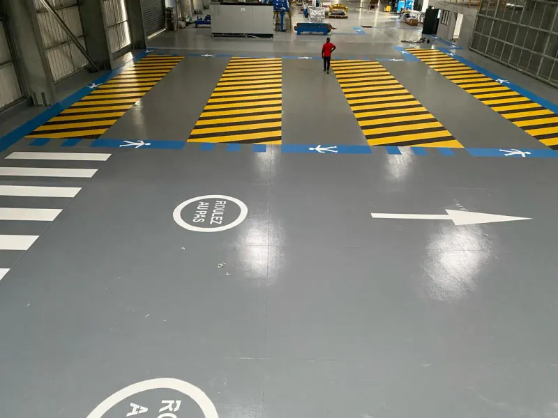 Pose de lames de sol sur un chantier Cap Déco
